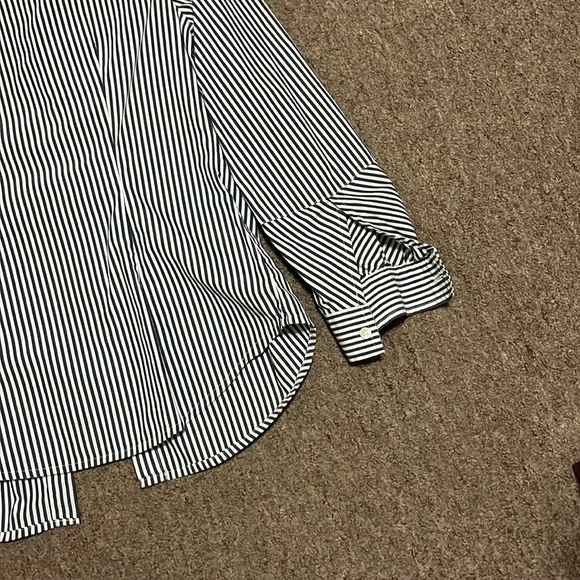 Banana Republic Button Down Shirts. 💕 - Picture 7 of 9